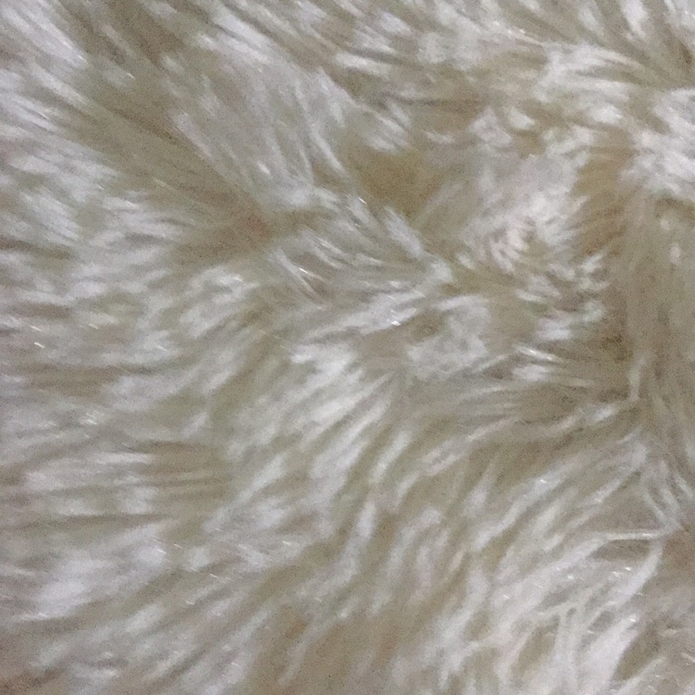 I'm selling a white rug